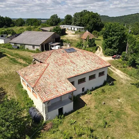 A La Ferme Banzai - Face Aux Pyrenees *