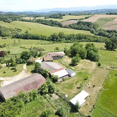 Bed & Breakfast A La Ferme Banzai - Face Aux Pyrenees Aurignac (Haute-Garonne)