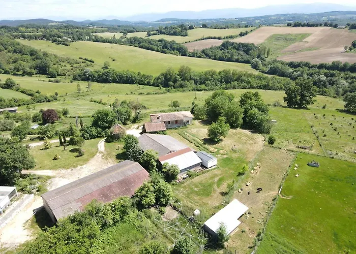 Couette-café à La Ferme Banzaï - Face Aux Pyrénées Aurignac (Haute-Garonne)